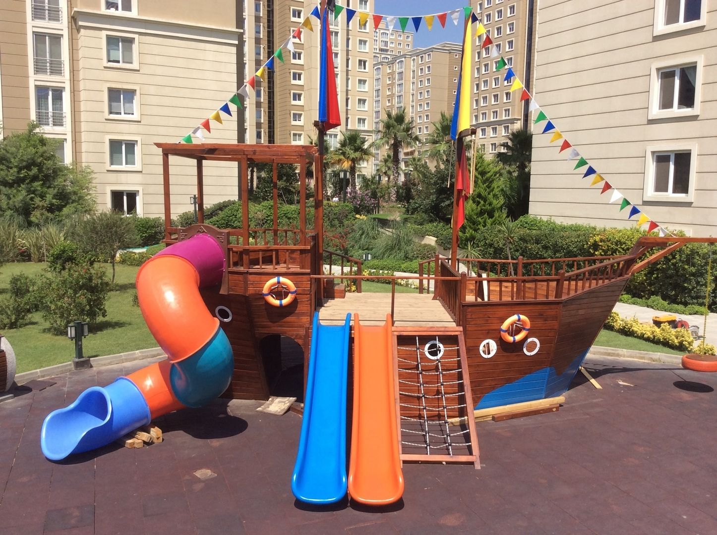 OYUN GEMİSİ, AĞAÇ EV MOBİLYA PEYZAJ LTD. ŞTİ. AĞAÇ EV MOBİLYA PEYZAJ LTD. ŞTİ. Modern garden Swings & play sets