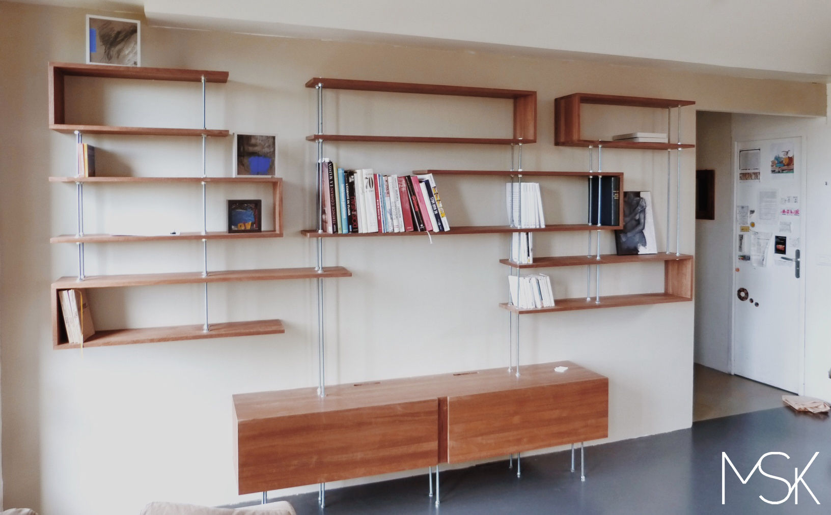 Bibliothèque "C", Marie SiudaK SARL Marie SiudaK SARL Modern living room Shelves