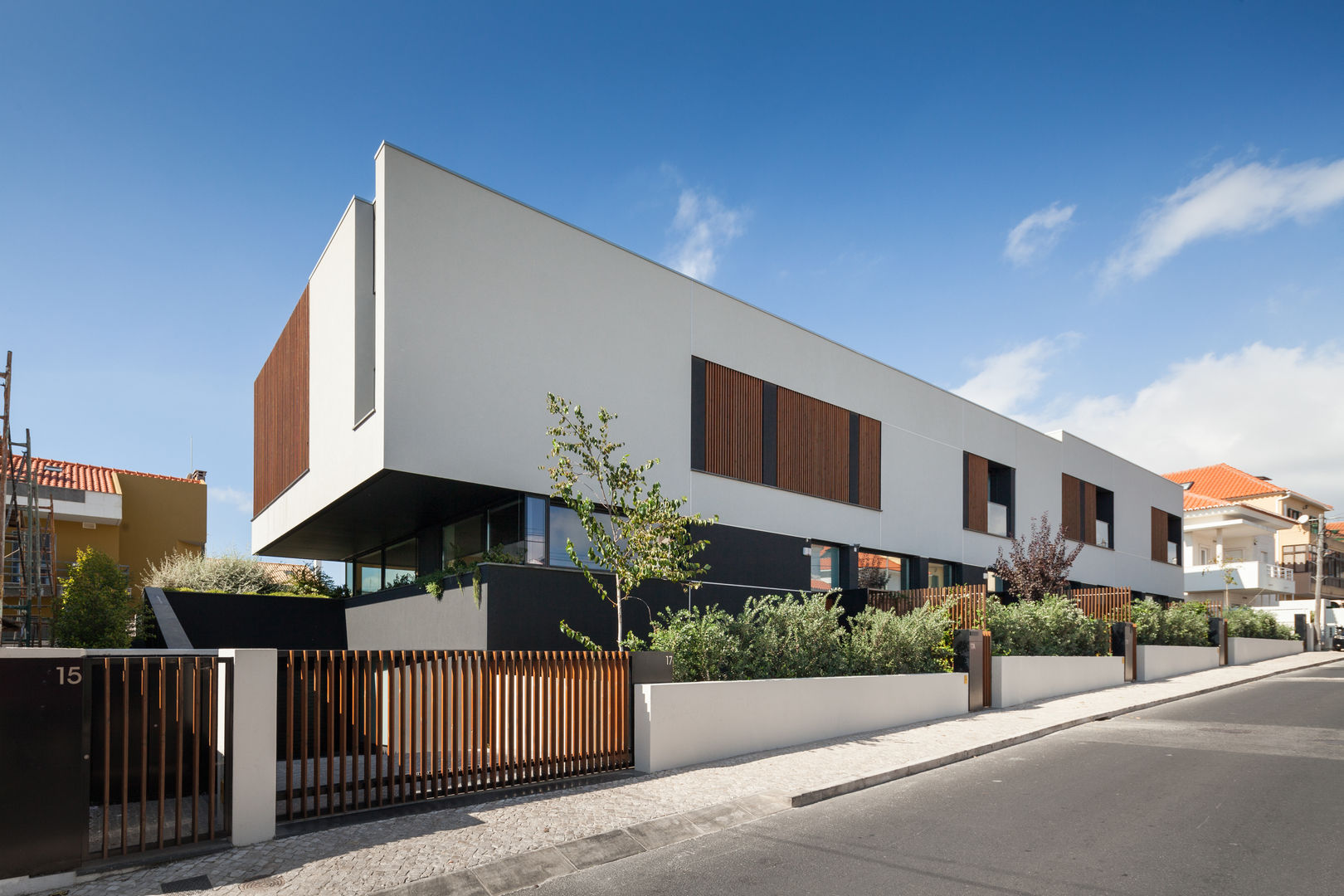 Four villas condominium in Queijas, Oeiras, Estúdio Urbano Arquitectos Estúdio Urbano Arquitectos Minimalistyczne domy