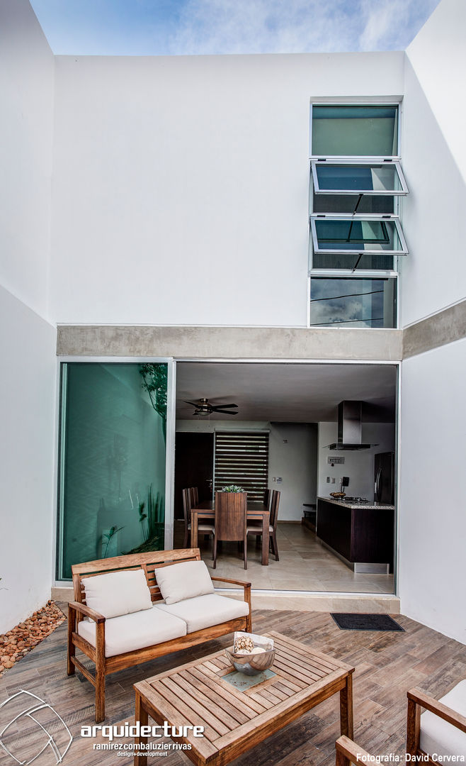 Patio Adagio Arquitectos Balcones y terrazas de estilo minimalista