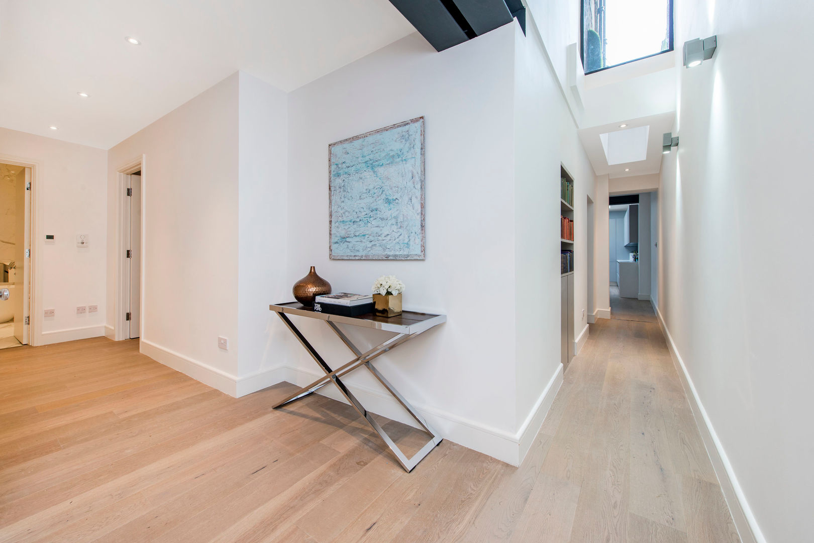 Bright corridor with skylights Balance Property Ltd Koridor & Tangga Modern