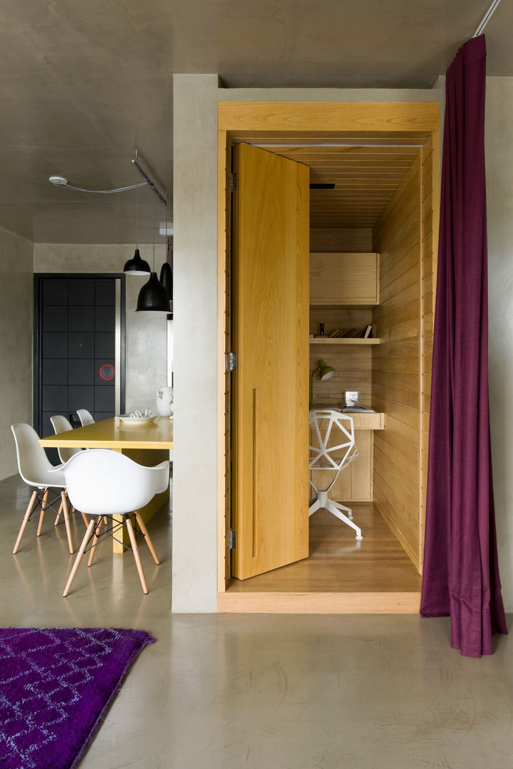 Vila Leopoldina Loft, DIEGO REVOLLO ARQUITETURA S/S LTDA. DIEGO REVOLLO ARQUITETURA S/S LTDA. モダンデザインの 書斎