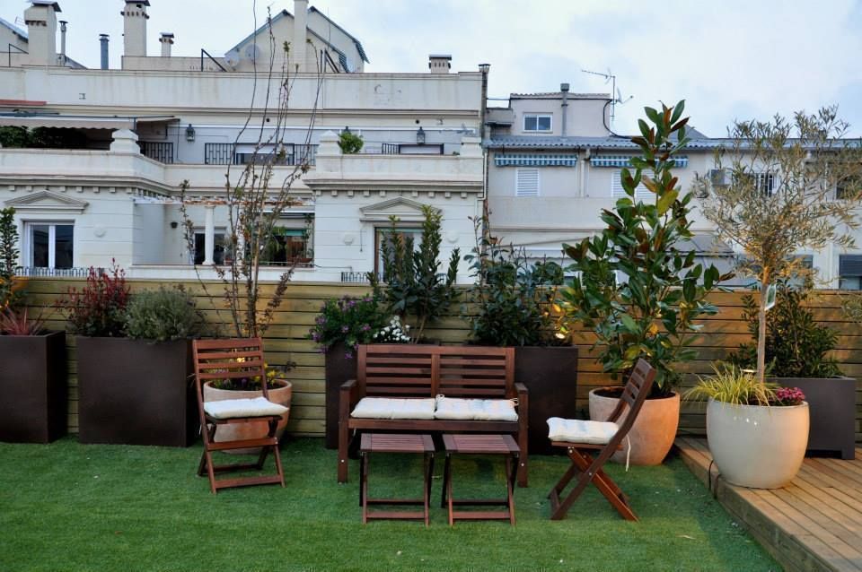 Terraza Muntaner, ésverd - jardineria & paisatgisme ésverd - jardineria & paisatgisme Balcon, Veranda & Terrasse originaux Mobilier