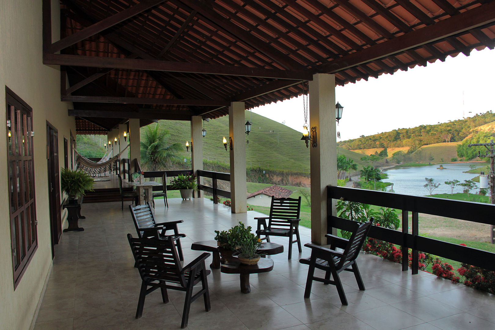 Casa de Fazenda , Celia Beatriz Arquitetura Celia Beatriz Arquitetura Country style house