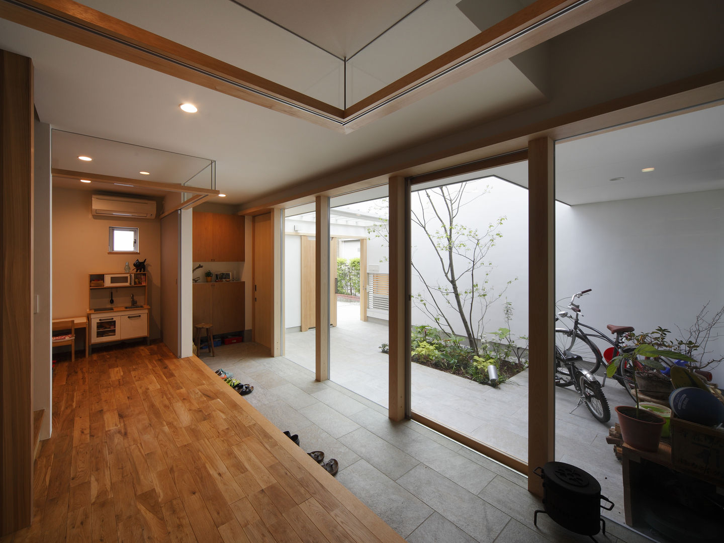 春風の家, 樋口章建築アトリエ 樋口章建築アトリエ Jardines modernos: Ideas, imágenes y decoración