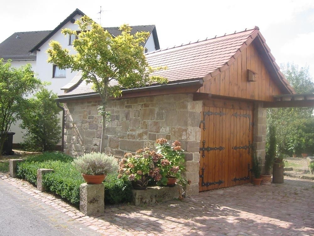 Natursteinarbeiten, Natur-Stein-Garten Natur-Stein-Garten Garajes de estilo rural