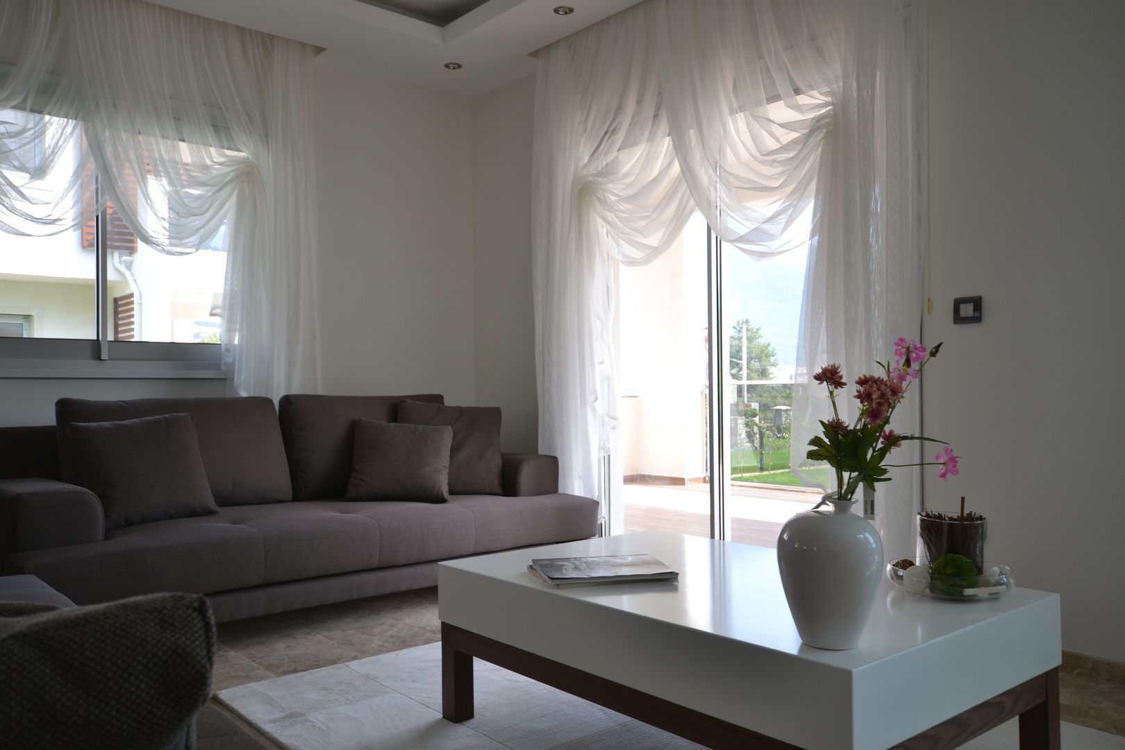 FETHİYE DE BİR VİLLA, AKTİF PERDE AKTİF PERDE Modern living room