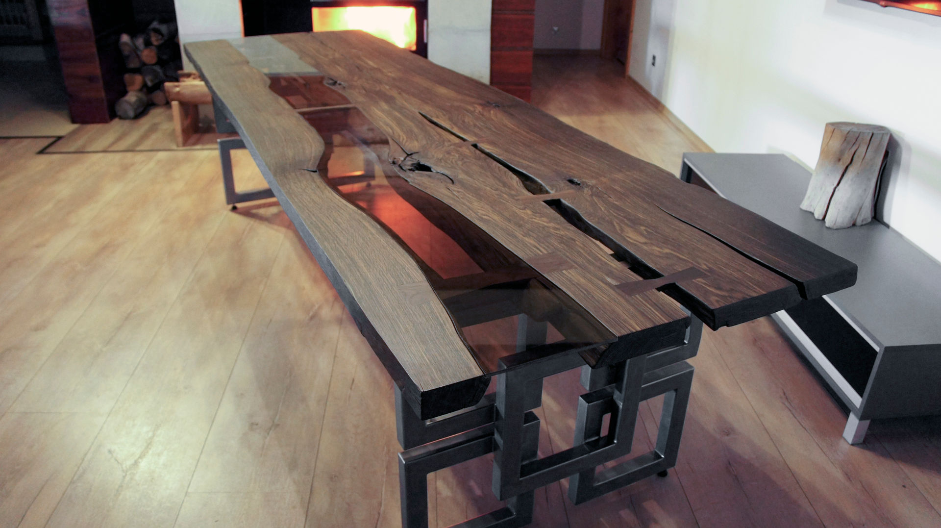 Bok / Black Oak 1600 years, Old Wood Design Old Wood Design 러스틱스타일 거실 소파테이블 & 협탁