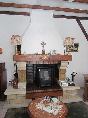 homify Country style living room Fireplaces & accessories
