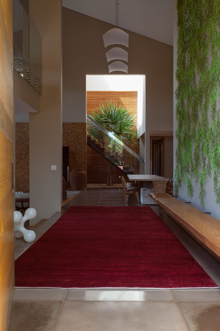 Fazenda em Bandeirantes - PR, Beth Nejm Beth Nejm Country style corridor, hallway& stairs