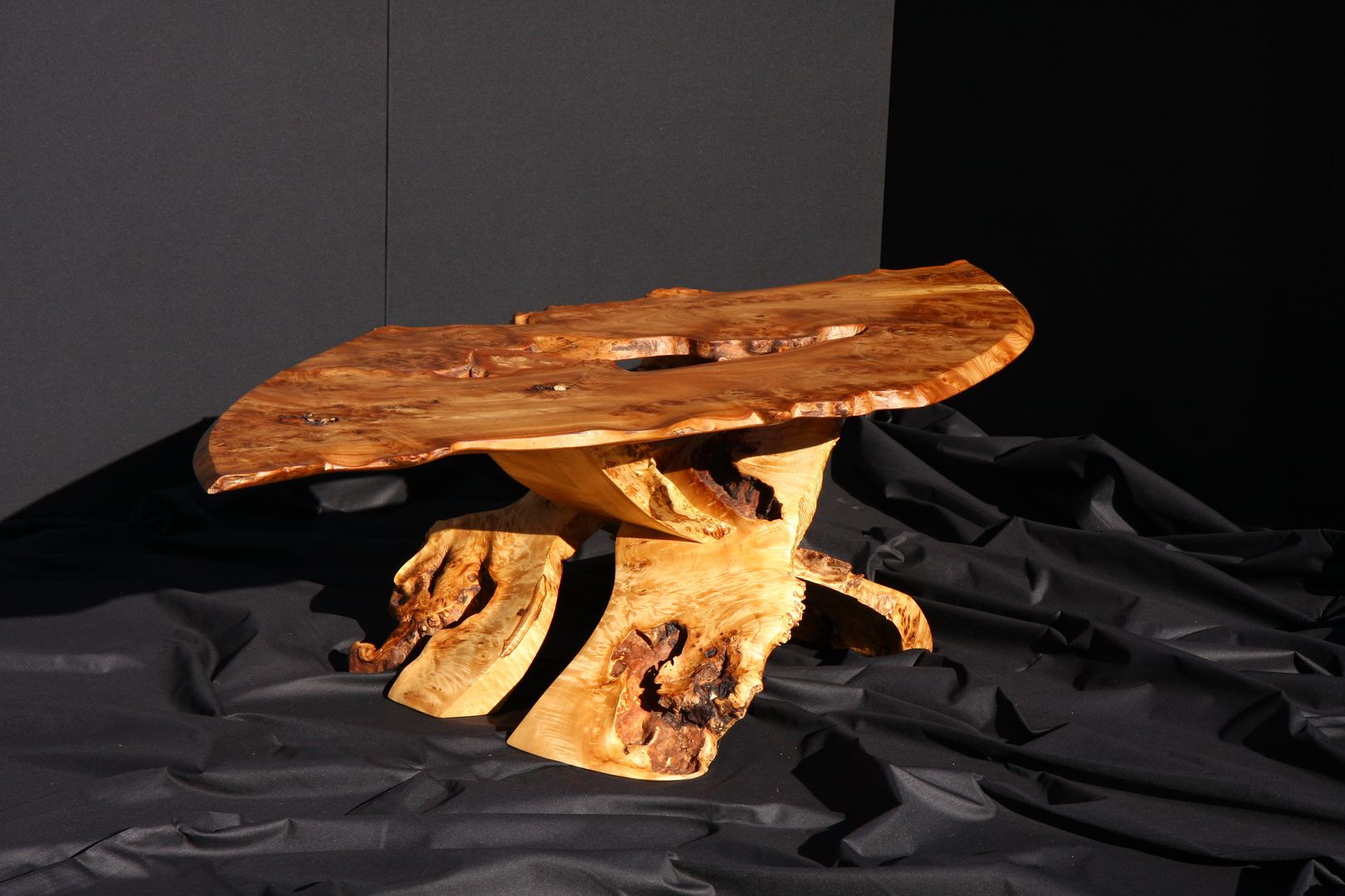 Table basse, Ebenisterie Yann Rubiella Ebenisterie Yann Rubiella غرفة المعيشة Side tables & trays