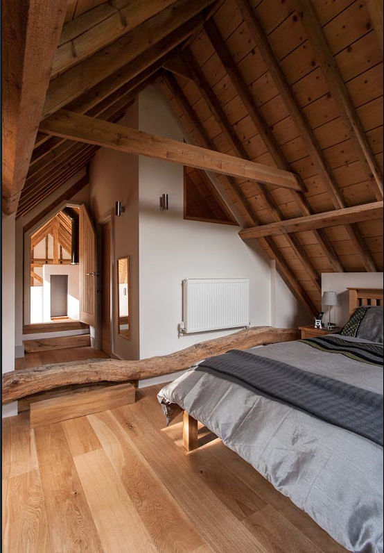 The main mezzanine bedroom Beech Architects Country style bedroom
