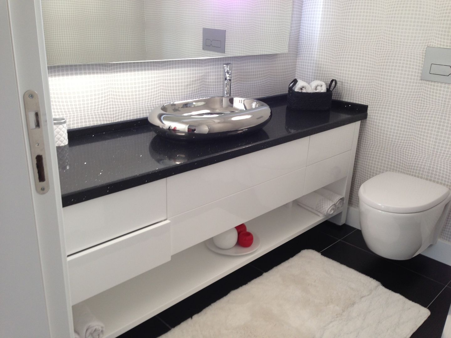 homify Modern bathroom Sinks