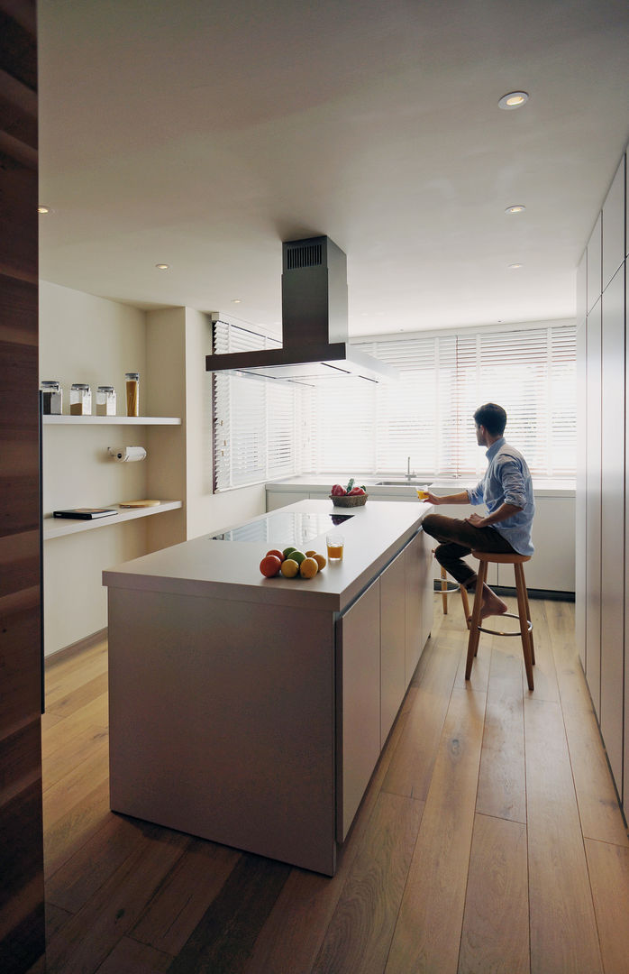 Casa Guadalmina, MLMR Architecture Consultancy MLMR Architecture Consultancy Kitchen Bench tops