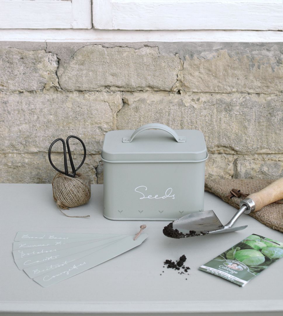 Sophie Allport Seed Tin and Plant Labels homify Vườn phong cách đồng quê Accessories & decoration