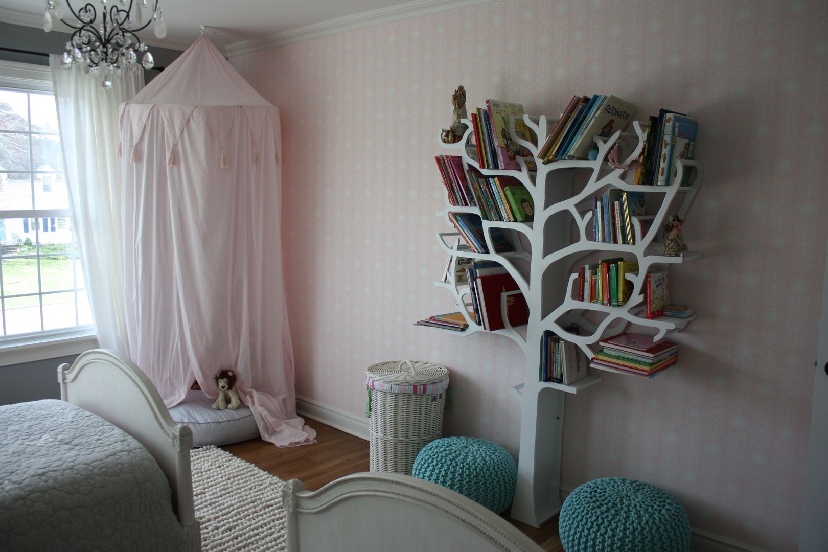 Girls' Bedroom homify Nursery/kid’s room