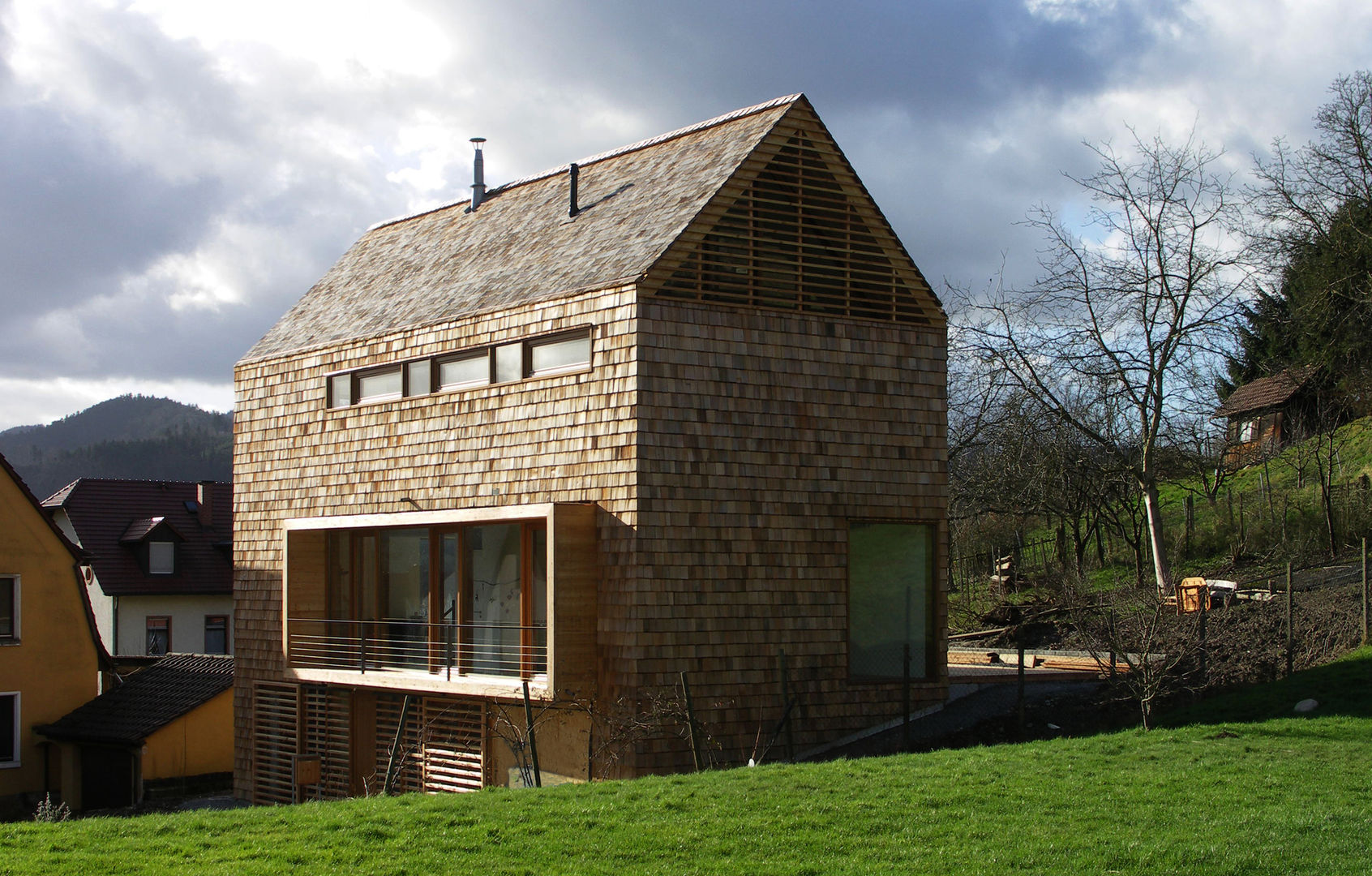 Wohnhaus in Gengenbach, lehmann_holz_bauten lehmann_holz_bauten Nhà