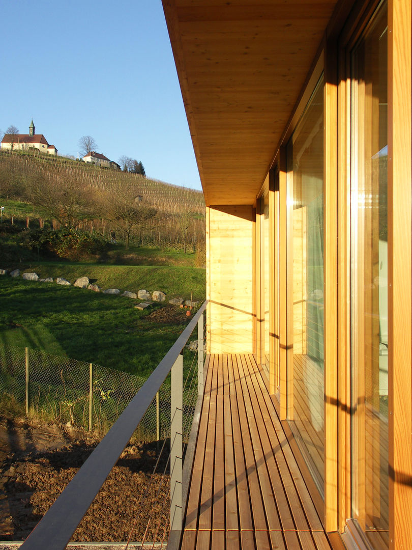 Wohnhaus in Gengenbach, lehmann_holz_bauten lehmann_holz_bauten Varandas, marquises e terraços modernos