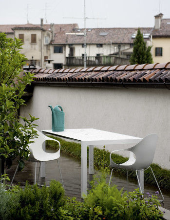 Elephant outdoor chair by Kristalia Urbansuitehome Nowoczesny balkon, taras i weranda Meble