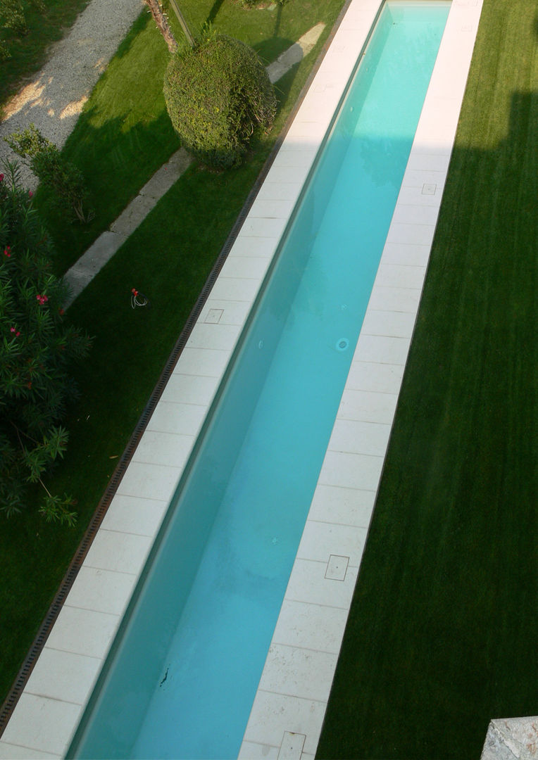 CASA A SULLE COLLINE DI VERONA , architetti5 architetti5 Piscinas