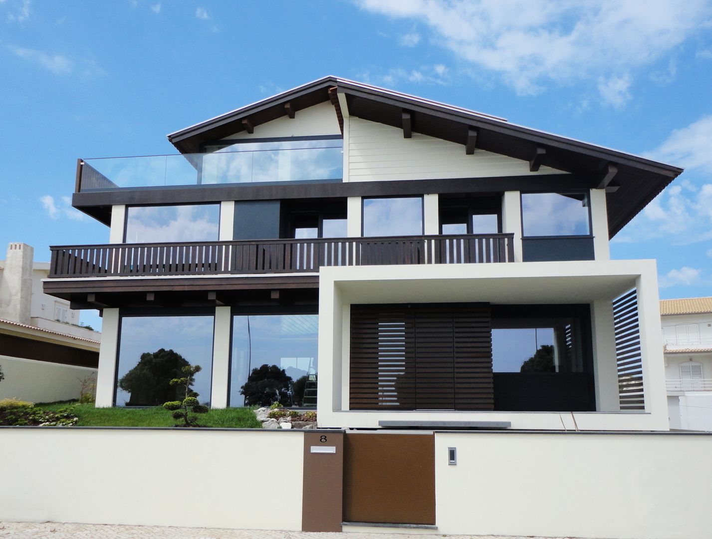 Alçado Principal GAAPE - ARQUITECTURA, PLANEAMENTO E ENGENHARIA, LDA Casas ecléticas Casa de praia,depois,fachada de vidro,aluminio,exterior de madeira