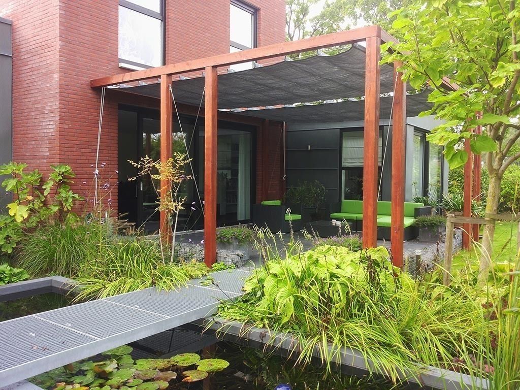 homify Modern garden Greenhouses & pavilions