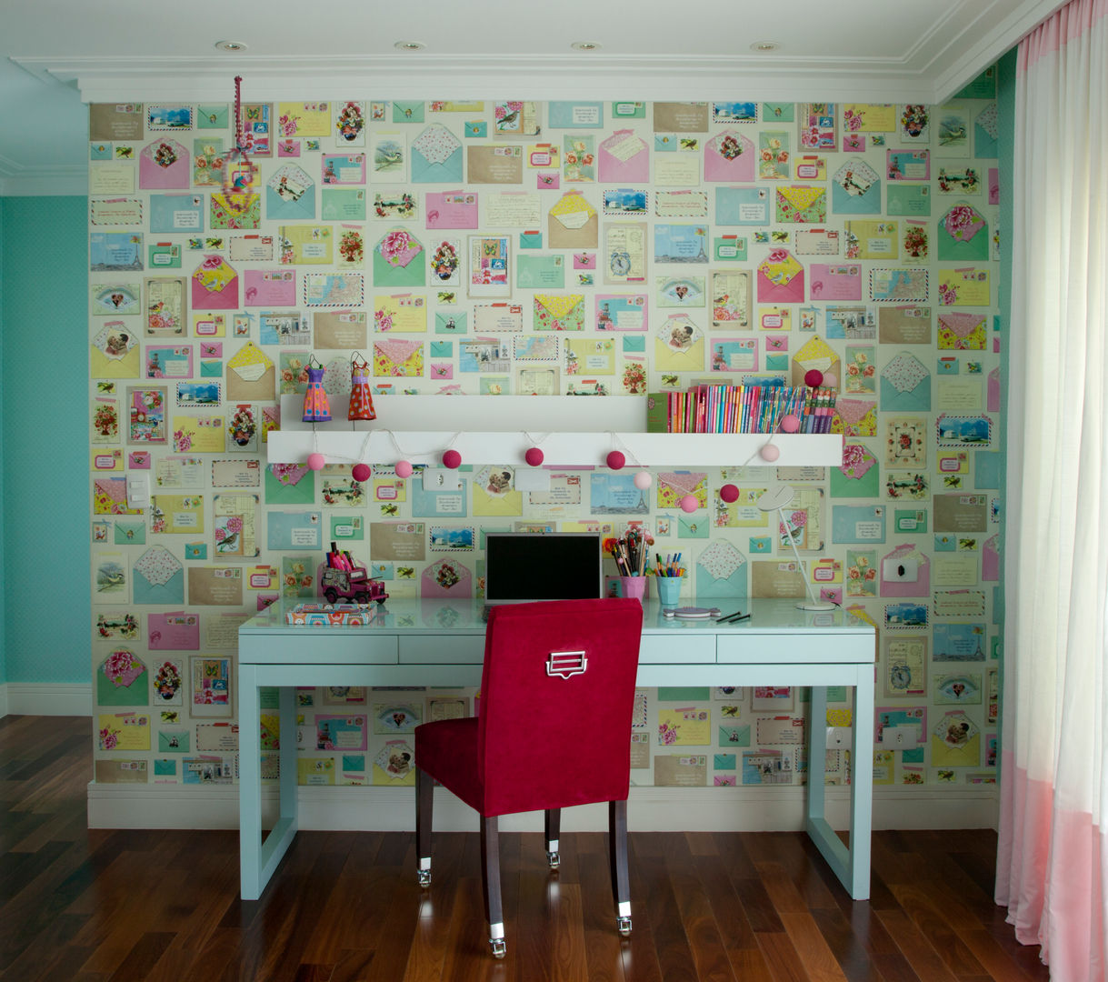 Casa Aldeia da Serra, Vilma Massud Design de Interiores Vilma Massud Design de Interiores Nursery/kid’s room Desks & chairs