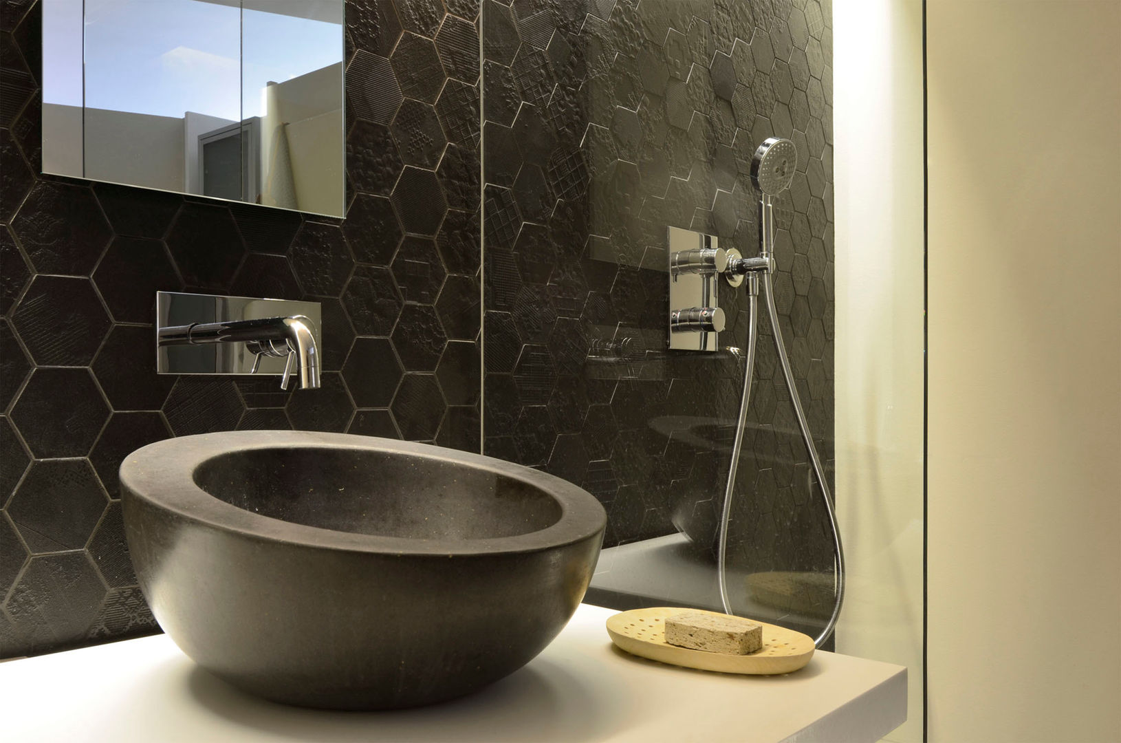 Japan in Barcelona: view of the bathroom . Detail . Daifuku Designs Kamar Mandi Minimalis
