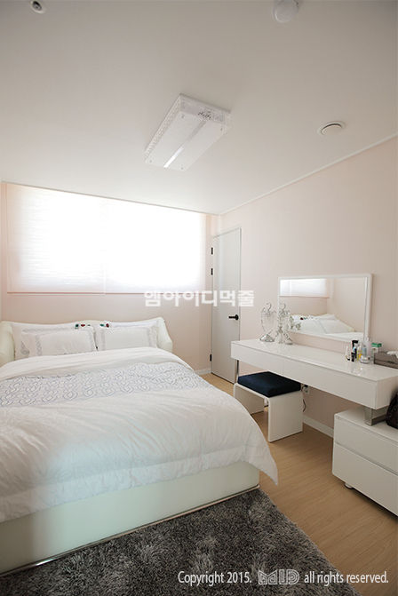 중랑구 신내동 데시앙아파트 32평형, MID 먹줄 MID 먹줄 Camera da letto moderna