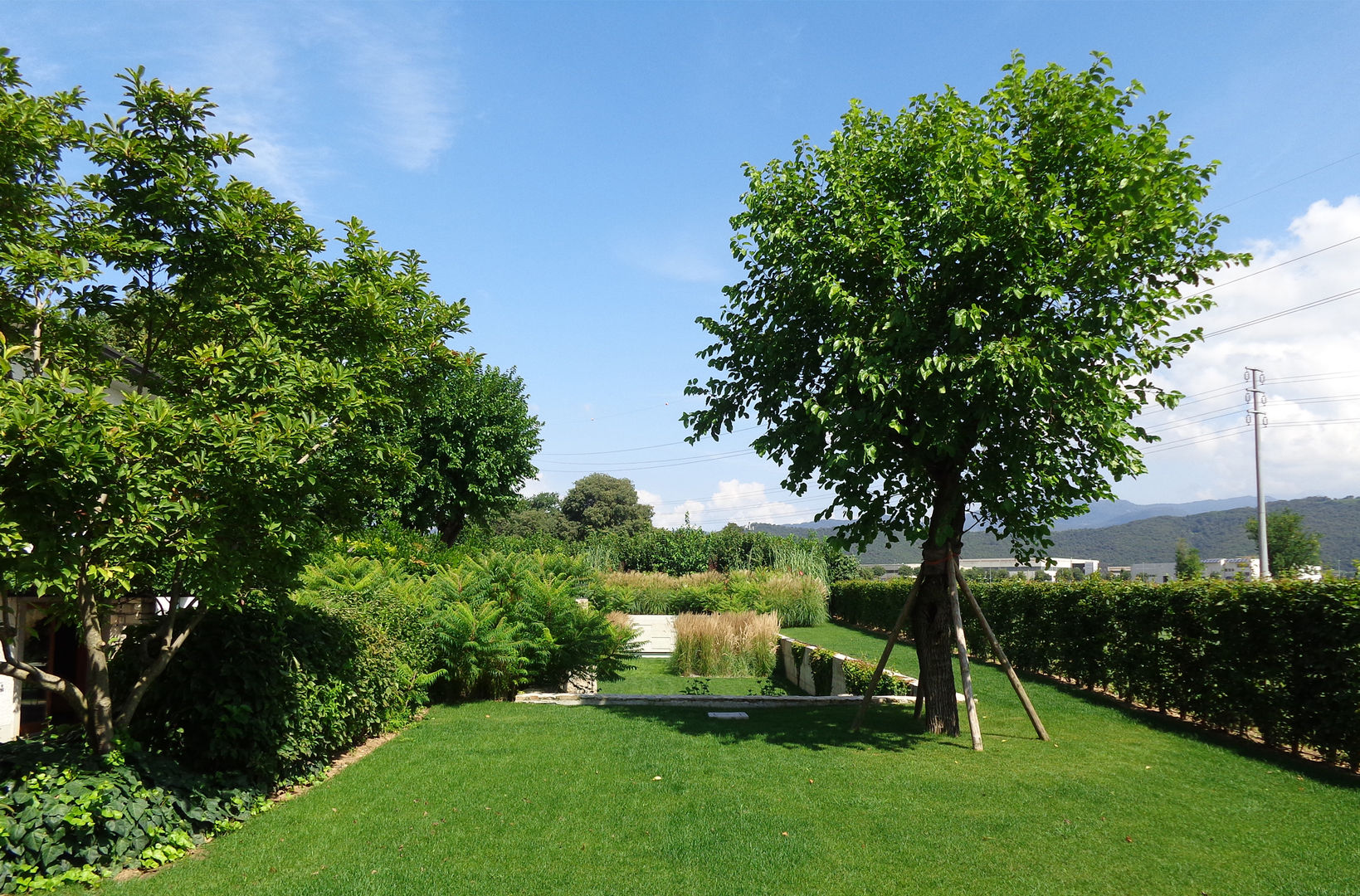Giardino di villa privata – Franciacorta (Bs) – anno 2012, matiteverdi matiteverdi Moderner Garten