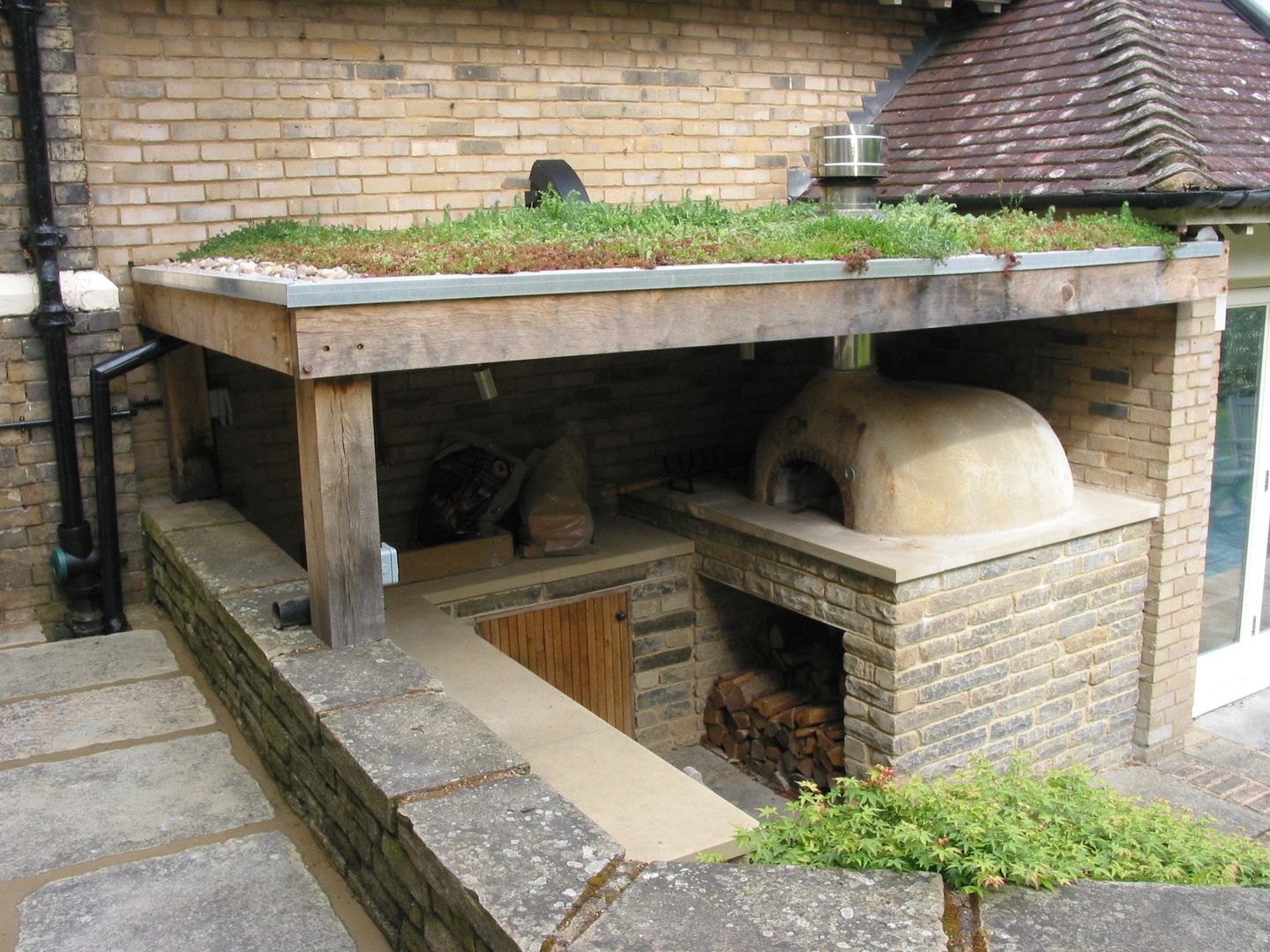 wood-fired oven under cover wood-fired oven Modern garden