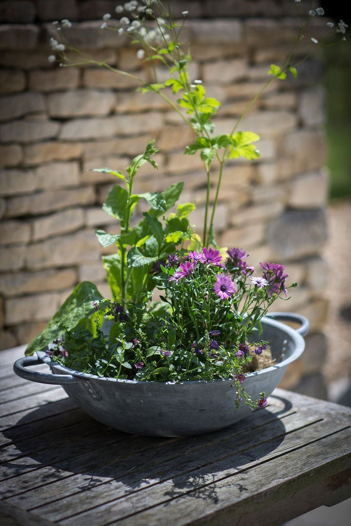 Bibury Tabletop Planter Garden Trading Jardines de estilo rústico Jarrones y macetas