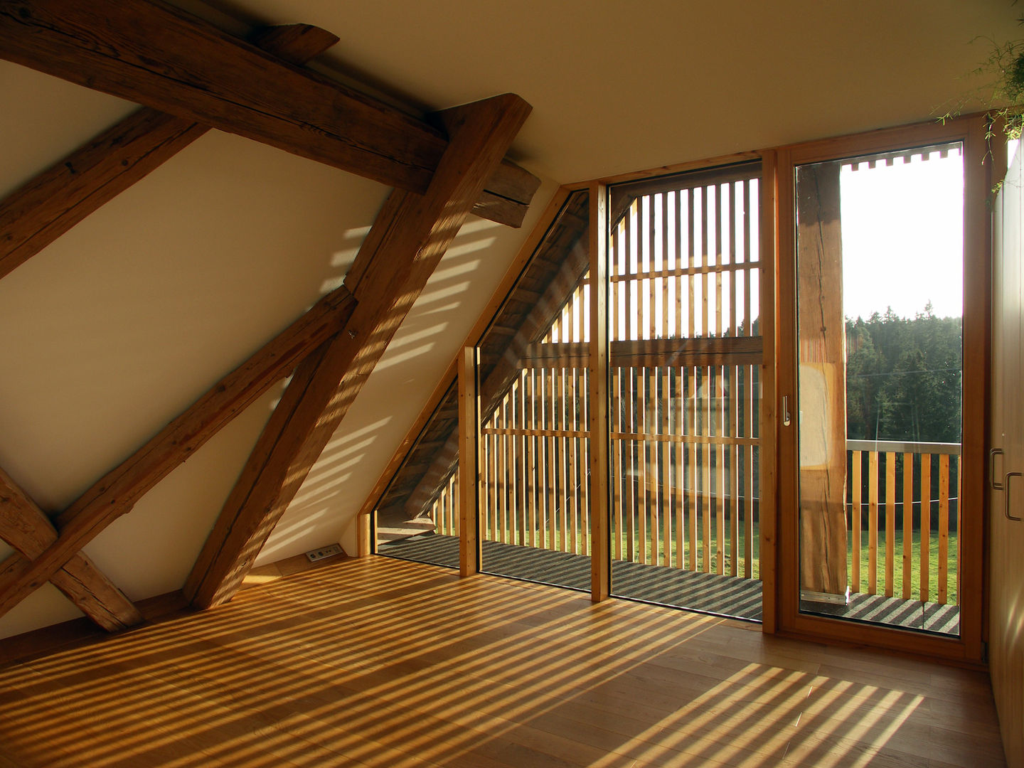 Einbau einer Wohnung in einen Schwarzwaldhof, lehmann_holz_bauten lehmann_holz_bauten Nursery/kid’s room