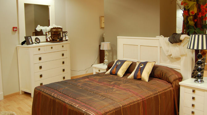 homify Eclectic style bedroom Beds & headboards