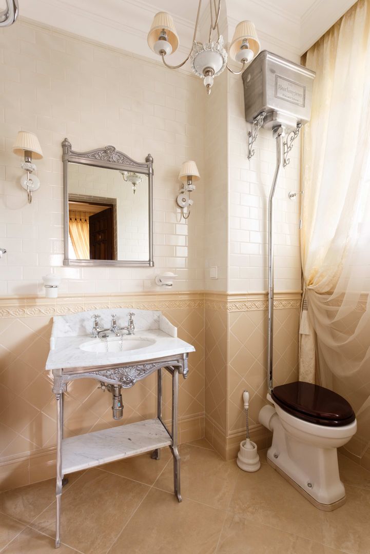 Дом в г.Калининграде, AGRAFFE design AGRAFFE design クラシックスタイルの お風呂・バスルーム