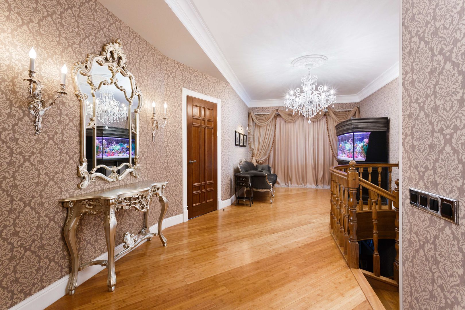 Дом в г.Калининграде, AGRAFFE design AGRAFFE design クラシカルスタイルの 玄関&廊下&階段