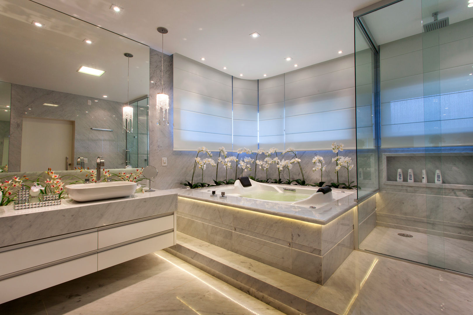 homify Modern Bathroom