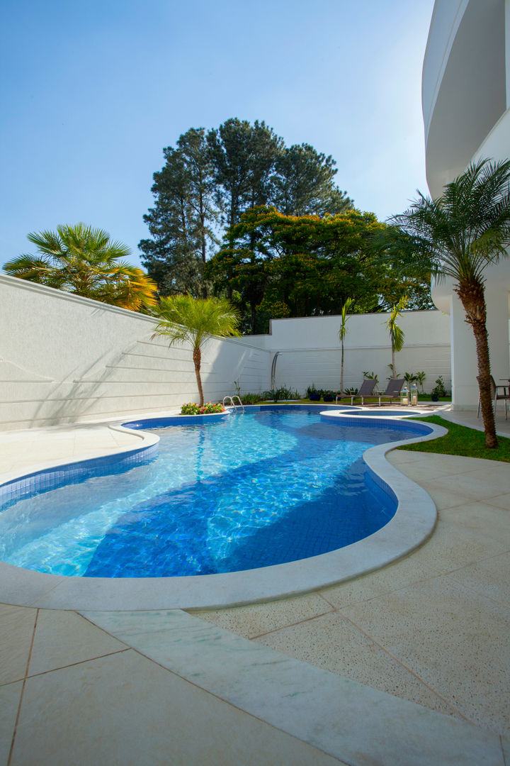 homify Modern pool