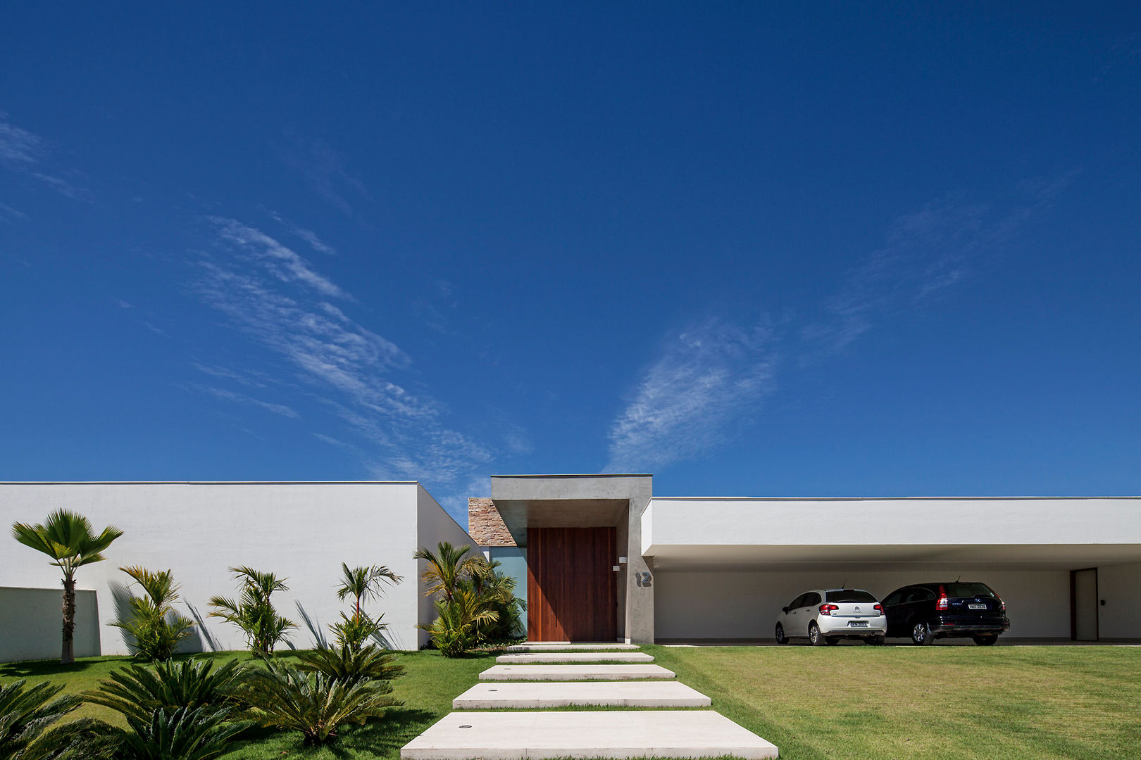 TB House, Aguirre Arquitetura Aguirre Arquitetura Дома в стиле минимализм