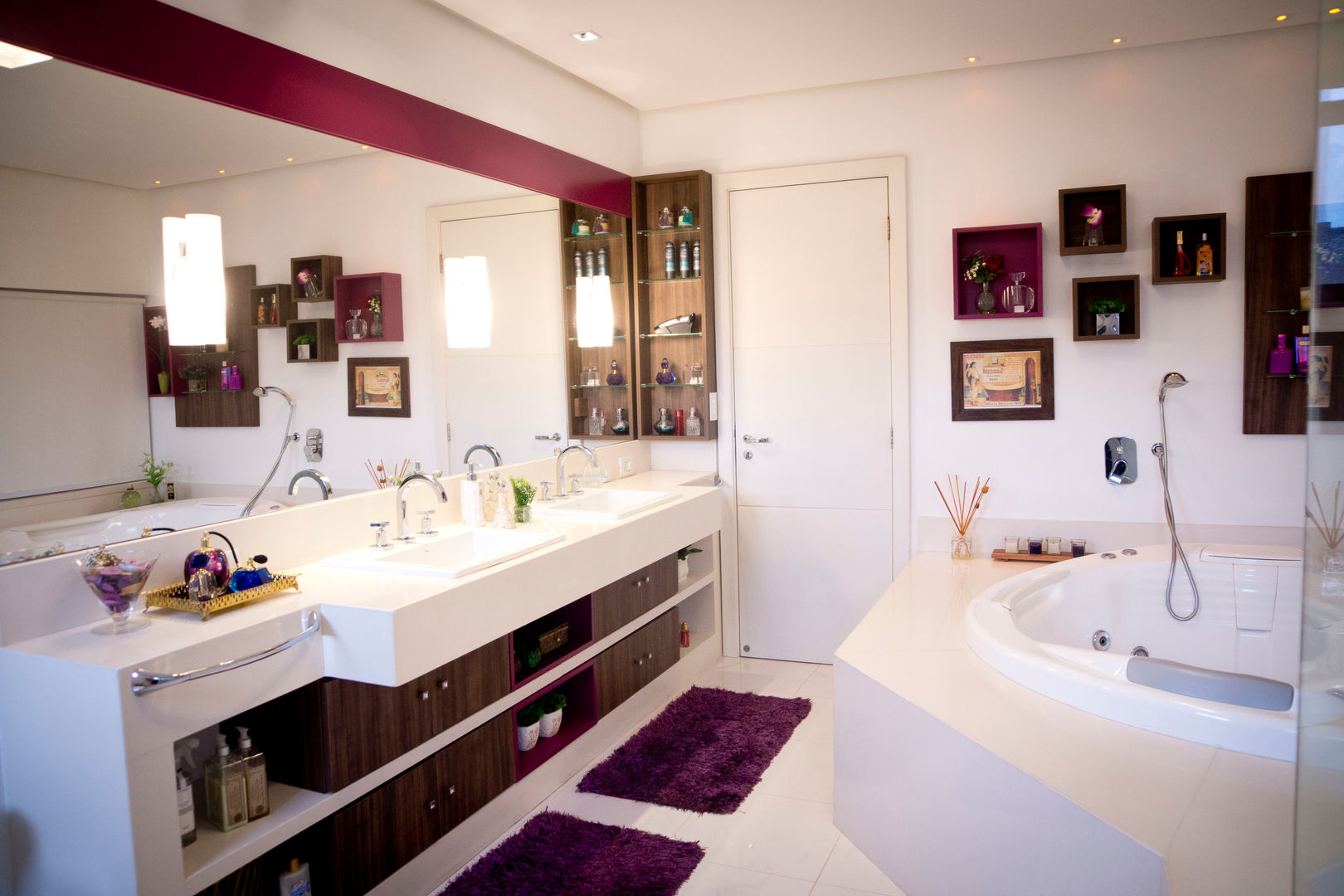 Banho suíte casal INOVA Arquitetura Casas de banho modernas