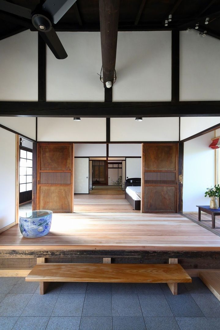 板の間 木の家設計室 アトリエ椿 クラシックデザインの 多目的室