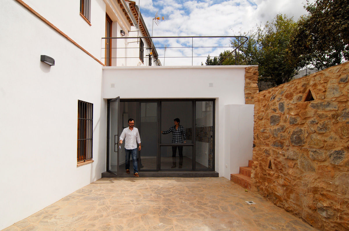 Rehabilitación de una Casa en Jabugo, CM4 Arquitectos CM4 Arquitectos Rumah Gaya Country