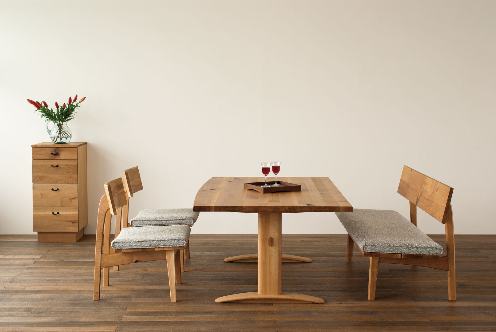 homify Sala da pranzo moderna Sedie & Panche