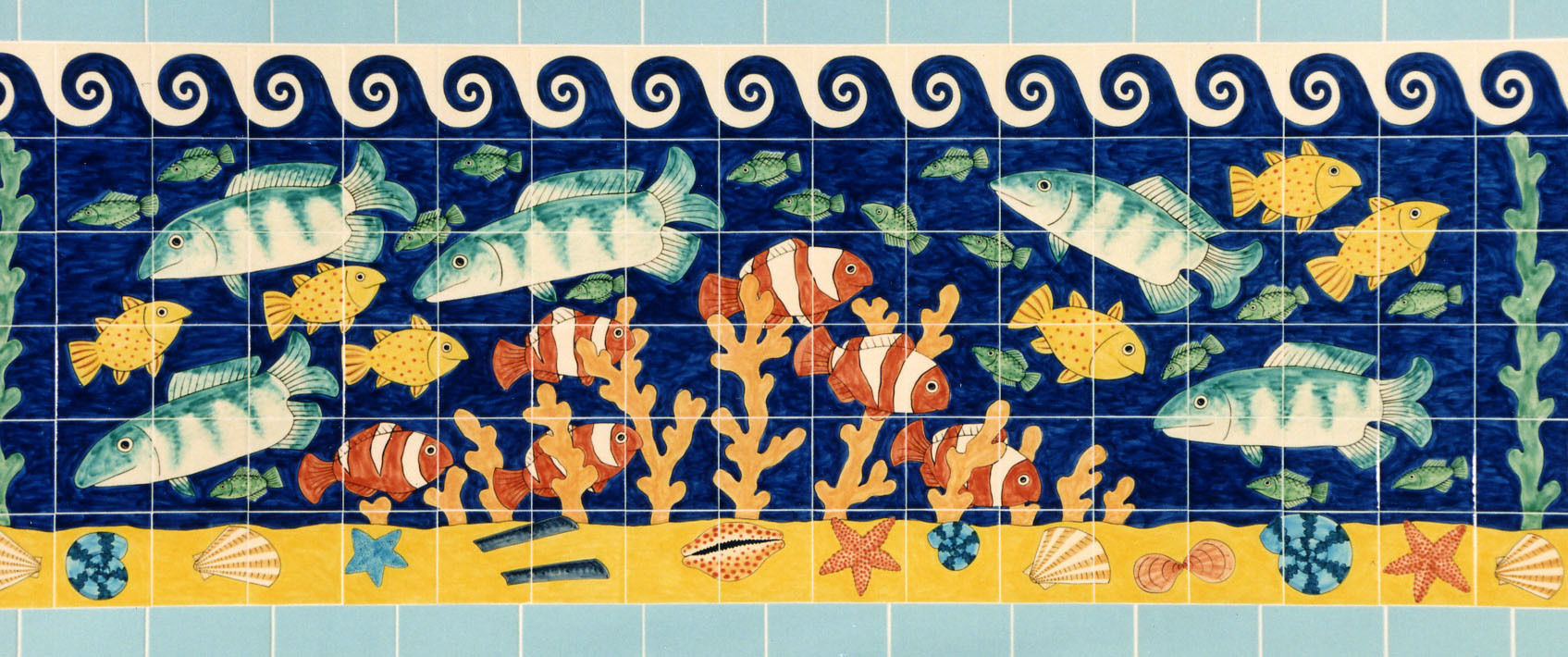 Clown fish tile panel homify Paredes y suelos de estilo tropical Baldosas y azulejos