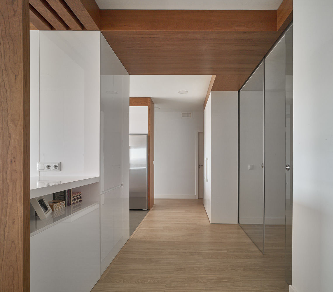 Reforma integral en los remedios, CM4 Arquitectos CM4 Arquitectos Modern Corridor, Hallway and Staircase