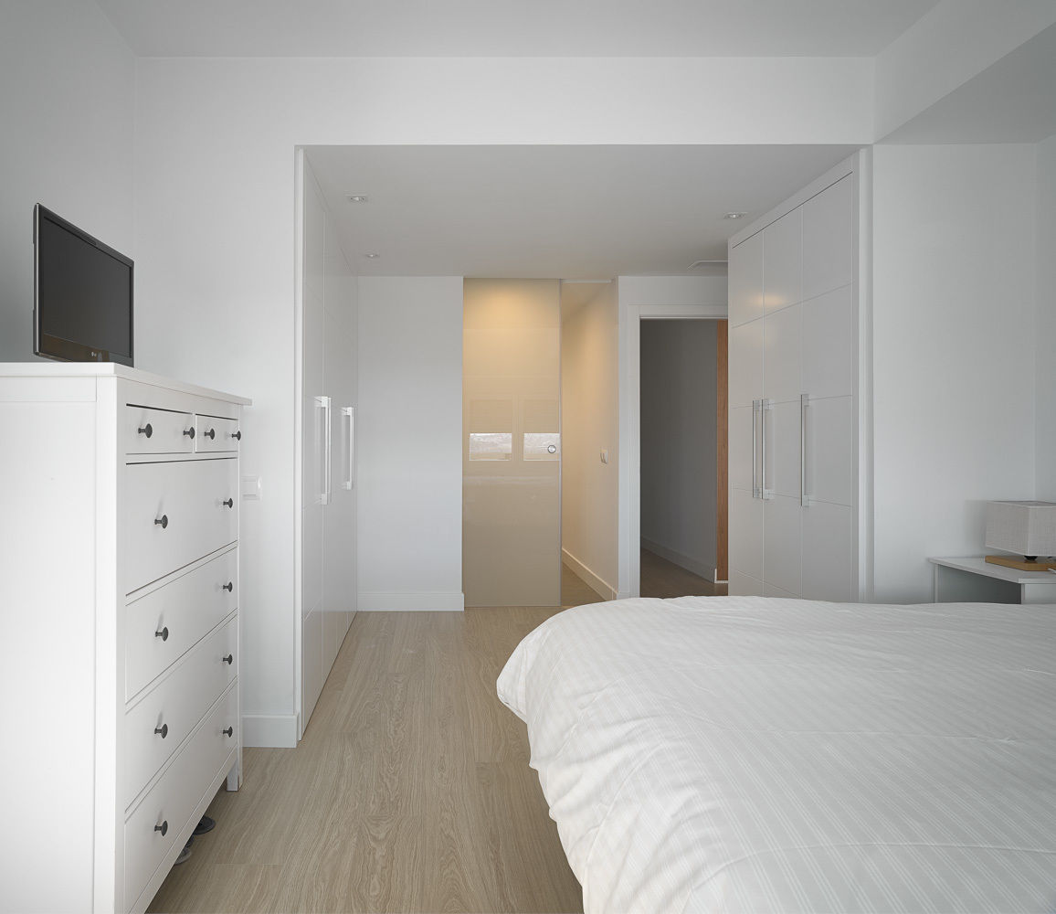 Reforma integral en los remedios, CM4 Arquitectos CM4 Arquitectos Modern style bedroom