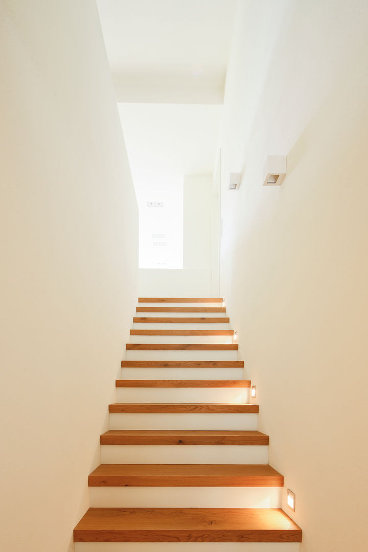 Haus STS, Ferreira | Verfürth Architekten Ferreira | Verfürth Architekten 現代風玄關、走廊與階梯