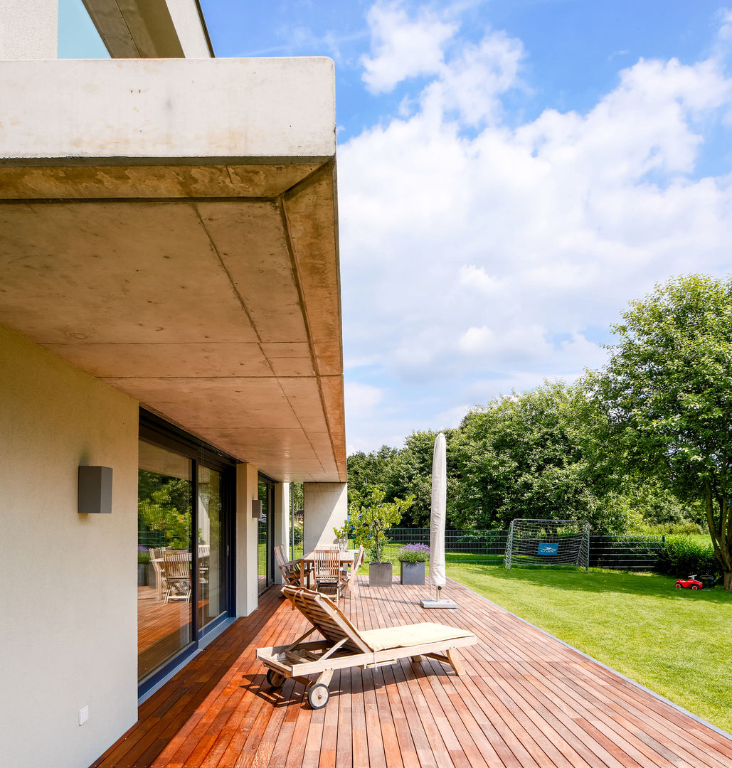 Haus STS, Ferreira | Verfürth Architekten Ferreira | Verfürth Architekten Modern balcony, veranda & terrace