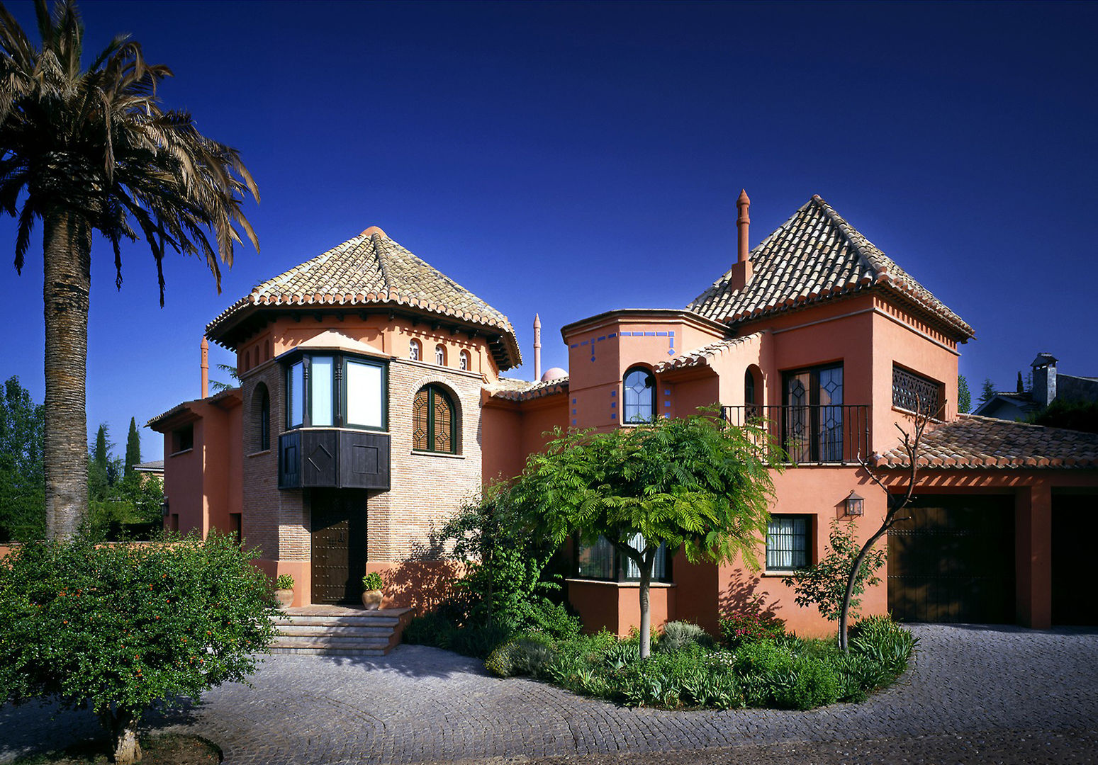 Un conjunto Residencial estilo Mediterráneo que es ¡IMPACTANTE!, Estudio de arquitectura Jesús del Valle Estudio de arquitectura Jesús del Valle منازل