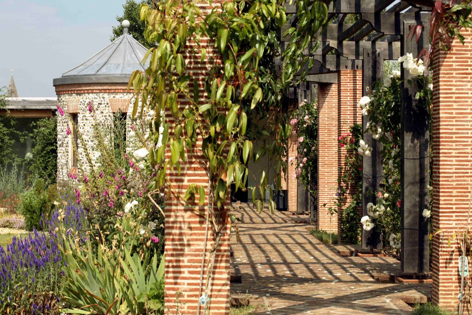 Pergola Giles Jollands Architect Jardines de estilo clásico